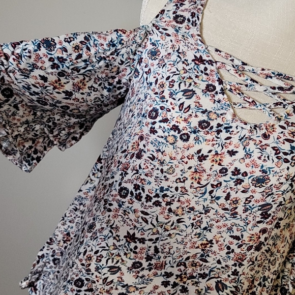 Freshman Cold Shoulder Floral Top Size Small - Picture 2 of 6
